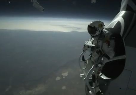 SKOK ze STRATOSFERY ONLINE. Jak będzie skakał Felix Baumgartner - transmisja live