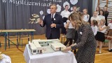 75 lat szkoły w Myśliszewicach. Był pyszny tort w kształcie...szkoły. Zobaczcie zdjęcia