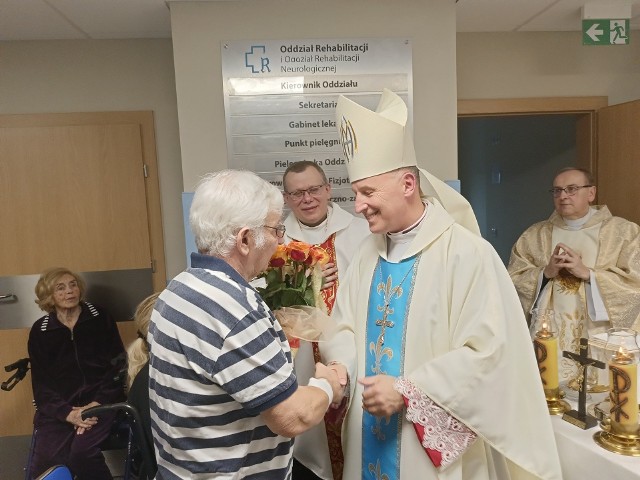 Z okazji Światowego Dnia Chorego biskup Marek Solarczyk spotkał się z pacjentami i personelem Radomskiego Szpitala Specjalistycznego.