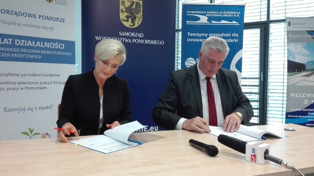 Umowę dotyczącą otwarcia biura Pomorskiego Regionalnego Funduszu Poręczeń Kredytowych w Słupskim Inkubatorze Technologicznym podpisali Irena Wróblak, prezes funduszu, i Mirosław Kamiński, prezes Pomorskiej Agencji Rozwoju Regionalnego S.A.