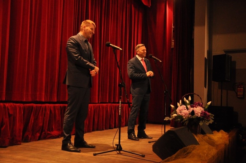 Gości przywitali burmistrz Tadeusz Ciak i starosta Zenon...