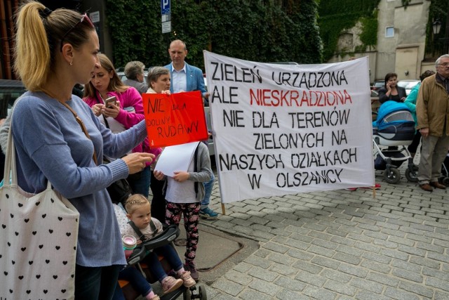 Wczoraj protestowali mieszkańcy, którzy chcą decydować o swoich gruntach. Wcześniej pikietowali zwolennicy zielonego planu