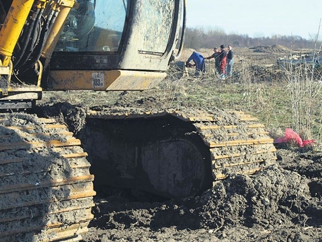 Budową zbiornika retencyjnego przy ul. 4 Marca i Sybiraków w Koszalinie zajmuje się spółka Infrabud.Zbiornik ma mieć powierzchnię prawie 7 ha, a jego głębokość ma wynosić około 2 metrów.