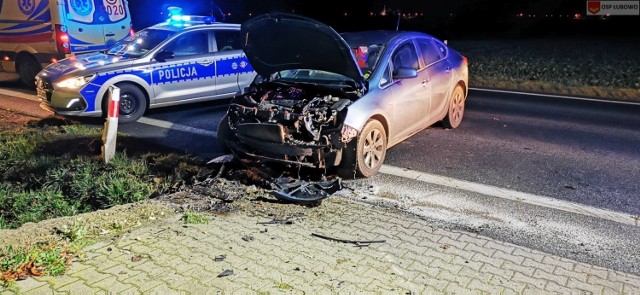 W nocy ze środy na czwartek w miejscowości Dziekanowice pomiędzy Gnieznem a Pobiedziskami doszło do wypadku, w którym został ranny kierowca. Zobacz więcej zdjęć ---->