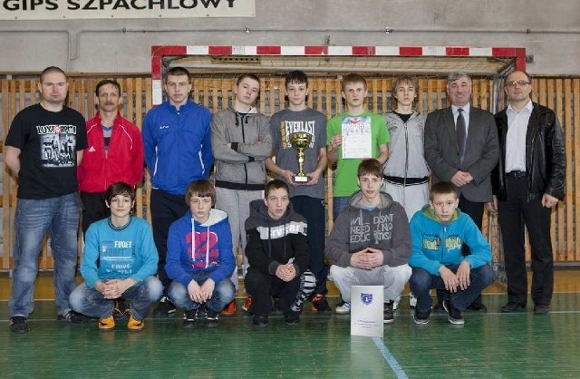 W turnieju gimnazjów najlepszym okazał się zespół Gimnazjum numer 2 imienia Adolfa Dygasińskiego. 