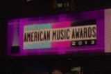 Gwiazdy na rozdaniu nagród American Music Awards. Lady Gaga wjechała na... "koniu" [WIDEO]