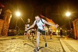8 PKO Nocny Wrocław Półmaraton. Blisko 8000 biegaczy na ulicach miasta. MNÓSTWO ZDJĘĆ