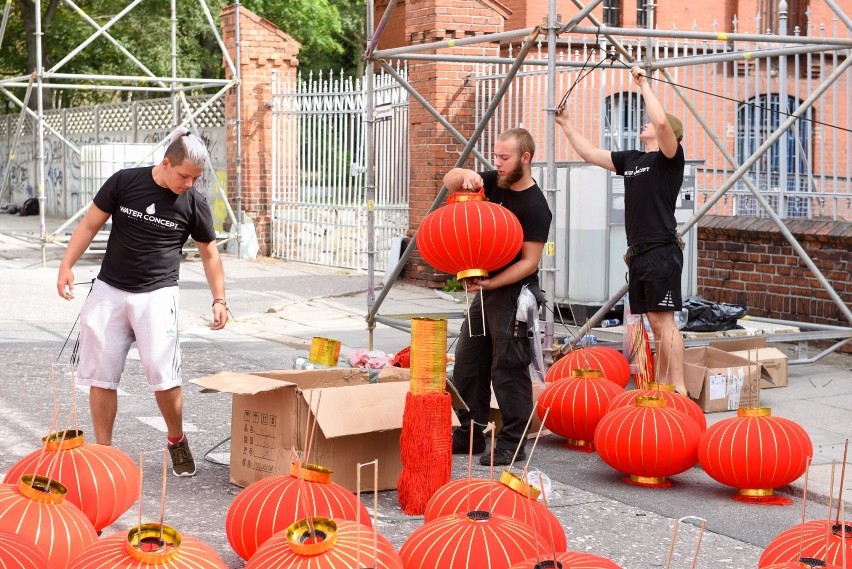 W Toruniu powstaje już największa festiwalowa instalacja