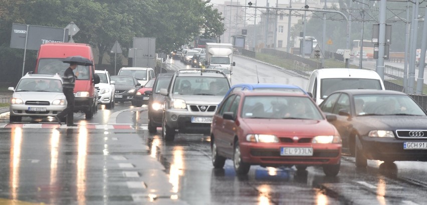 Korki na Kopcińskiego po zmianach na skrzyżowaniu marszałków [ZDJĘCIA]