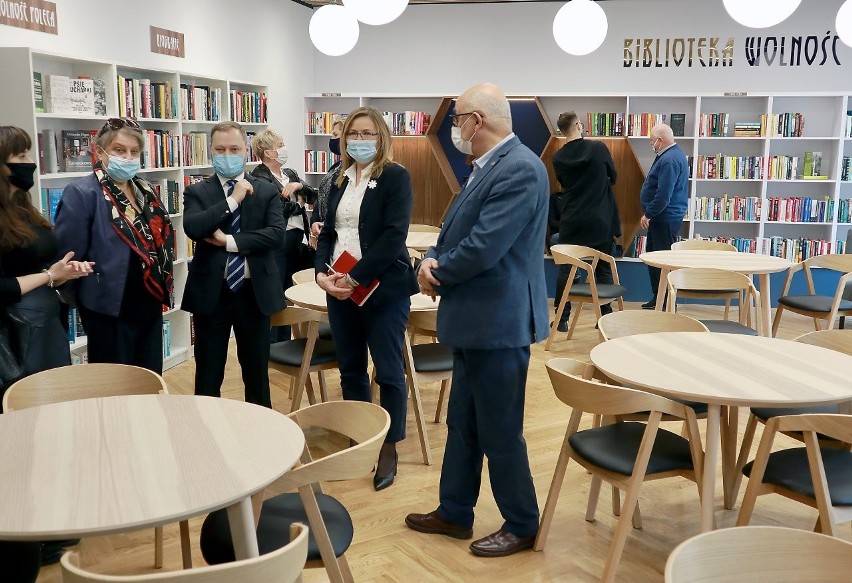 W pomieszczeniach po dawnym barze orientalnym na placu Wolności działa wypożyczalnia książek