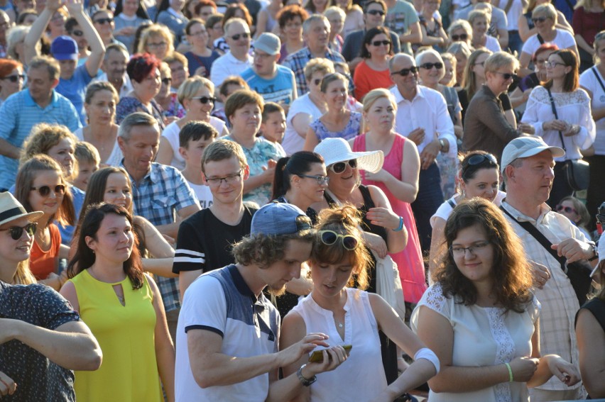 Koncert Uwielbienia na osiedlu AK w Opolu.