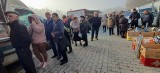 Sporo ludzi na targowisku w Łopusznie w czwartek, 27 października. Zobacz na zdjęciach, co się działo