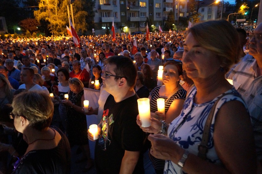 Łańcuch Światła: sobotni protest przed Sądem Okręgowym w...
