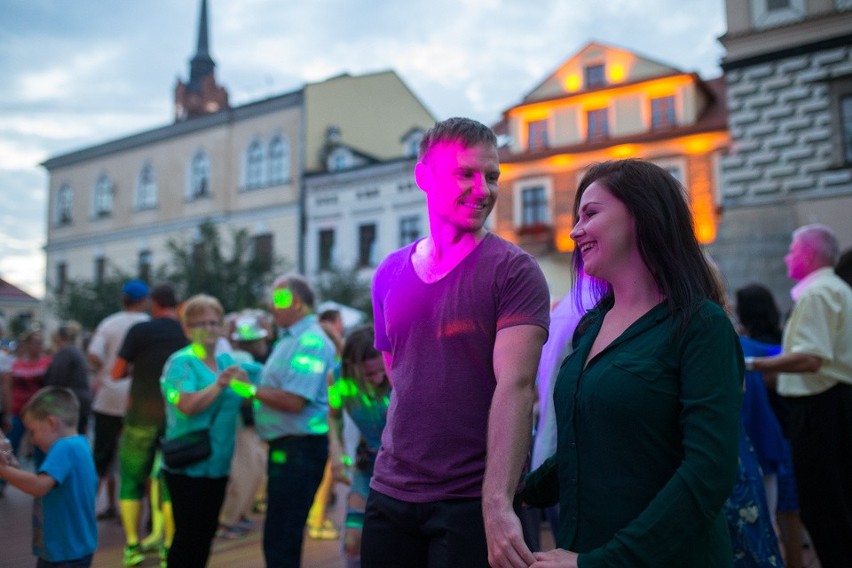 Letnia potańcówka na tarnowskim Rynku