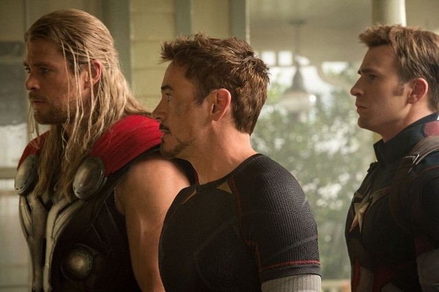 Avengersi są zmęczeni ciągłą walką ze złem. Tony Stark postanawia wrócić do korzeni. Angażuje się w stworzenie zaawansowanej sztucznej inteligencji, która ma samodzielnie oceniać i eliminować zagrożenia. Niestety, jego wynalazek, Ultron, wymyka się spod kontroli. Robot zamienia się w potwora, który zagraża ludzkości. Po raz kolejny Iron Man, Kapitan Ameryka, Thor, Hulk, Czarna Wdowa, Sokole Oko oraz Nick Fury muszą połączyć siły, aby ocalić planetę przed zagładą.  "Avengers: Czas Ultrona" - Polsat, godz. 20:00Program TV został dostarczony i opracowany przez media-press.tv