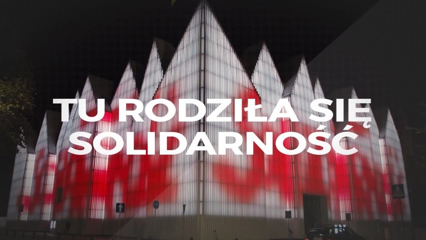 Iluminacja w hołdzie "Solidarności" w Szczecinie. W 40. rocznicę Porozumień Sierpniowych 