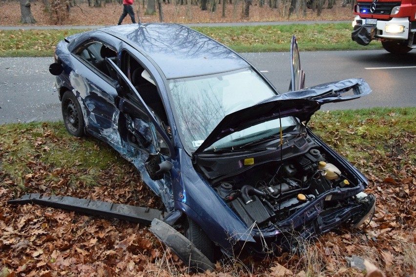 Wypadek pod Skierniewicami. Zderzenie 3 samochodów na drodze Skierniewice - Maków [ZDJĘCIA] 13.12.2020