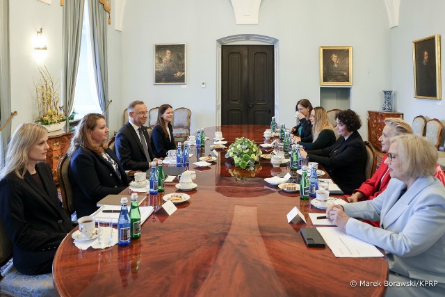 Przewodnicząca klubu parlamentarnego Lewicy Anna Maria Żukowska powiedziała na konferencji prasowej po spotkaniu, że razem z posłankami, „przedstawiły argumenty natury medycznej, społecznej i politycznej”.