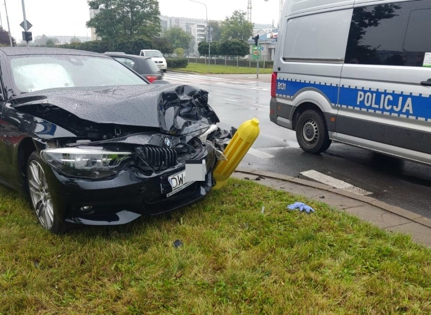 Wypadek z udziałem karetki na ul. Borowskiej we Wrocławiu