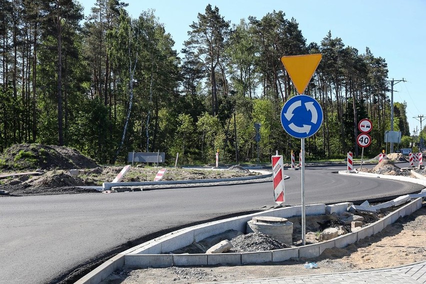 Tak wygląda najnowsze rondo na drodze ze Szczecina do granicy. Zobacz zdjęcia
