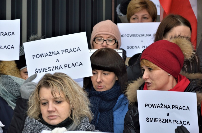 Nowy Sącz. Pracownicy Sądu Rejonowego przyłączają się do ogólnopolskiego protestu. Domagają się podwyżki płac