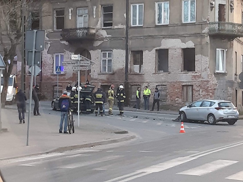 Kolizja w Grójcu. Dwa auta zderzyły się na ulicy Piotra Skargi. Sprawca ukarany mandatem