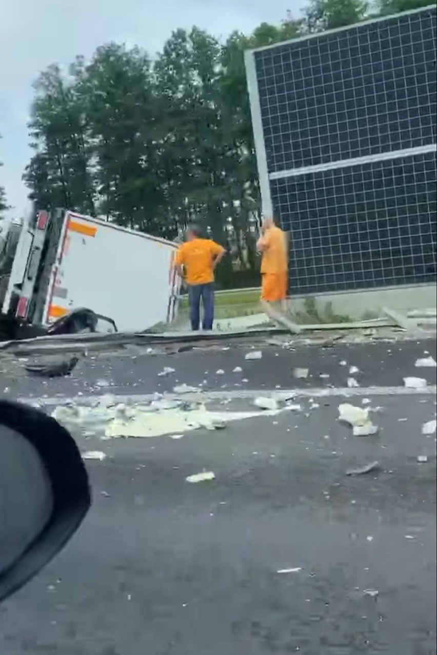 Wypadek w rejonie miejscowości Zambrzyce-Króle na S8....