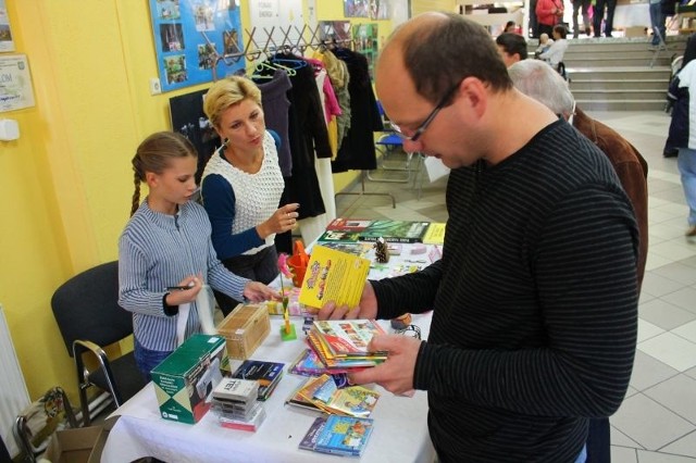 Pchli targ dla jednych był okazją żeby pozbyć się staroci a dla innych żeby tanio kupić.