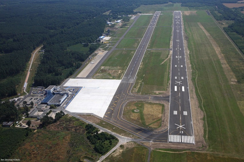 Samoloty mogą już startować i lądować zmodernizowanym pasem lotniska w Goleniowie