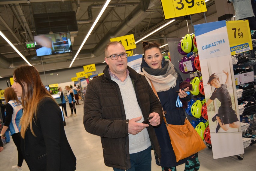 Otwarcie Bursztynowa Park w Ostrołęce: tak wyglądają sklepy Decathlon, Media Markt, Smyk, Jysk, Komfort i Komfort Łazienki [ZDJĘCIA+WIDEO]