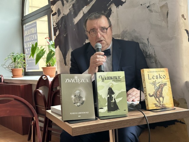 Marian Grotowski z Radomska, autor powieści historycznych został uhonorowany nagrodą przez Sejmik Województwa Łódzkiego