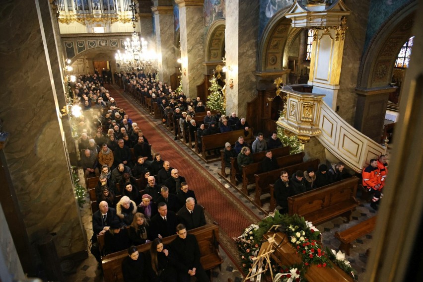 Pogrzeb Heleny Gałuszki, legendarnej kieleckiej położnej. Była jedną z najlepszych w Polsce. Żegnały ją tłumy
