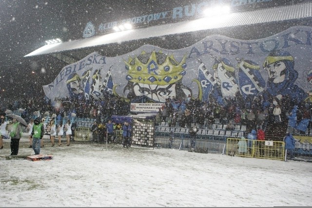 Ostatnie derby rozgrywane były w śnieżnej scenerii
