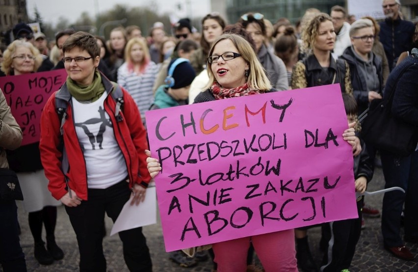 Manifestacja na placu Mickiewicza: "Stop dla zakazu aborcji....