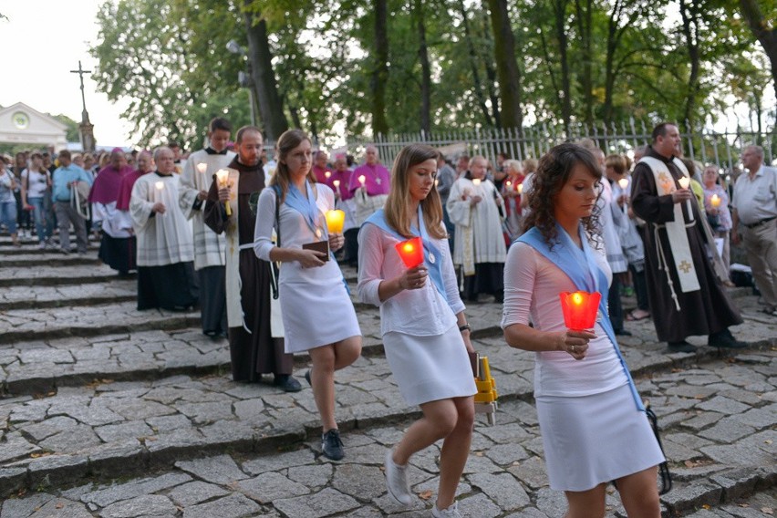 Nabożeństwo ze świecami na Górze św. Anny.