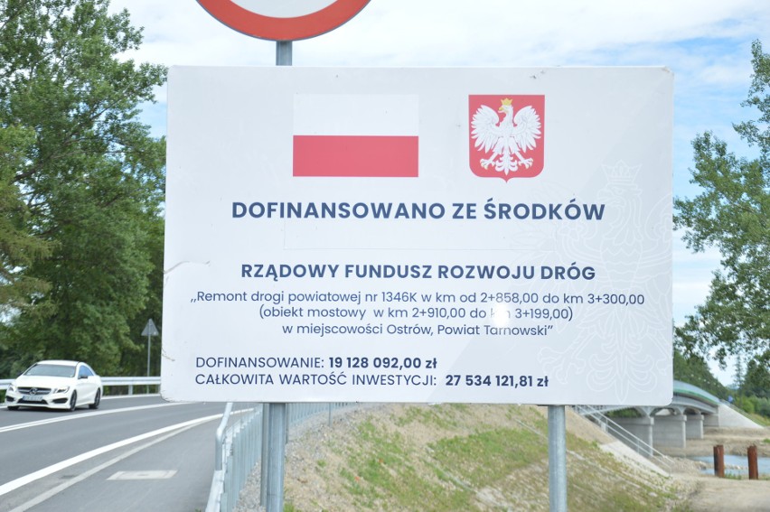 Premier Mateusz Morawiecki przy nowo wybudowanym moście na...