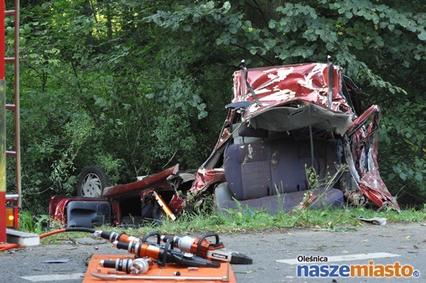 Wypadek pod Oleśnicą. Trzy osoby nie żyją (FILM, ZDJĘCIA)