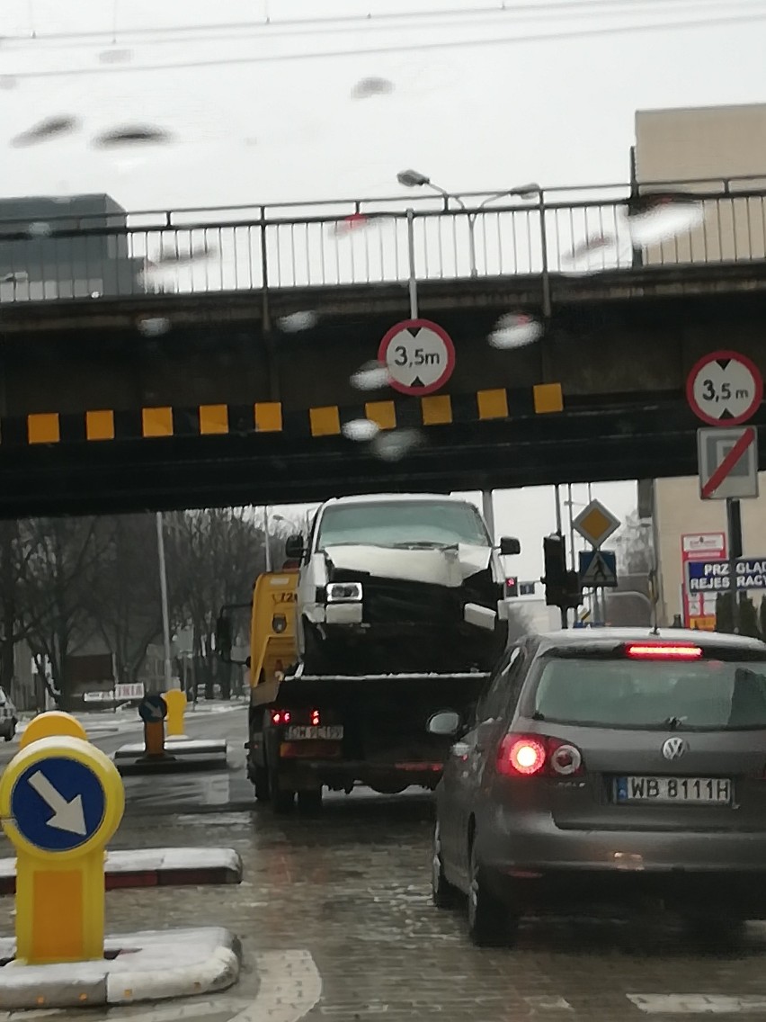 Wypadek w centrum Wrocławia. Nie żyje kierowca