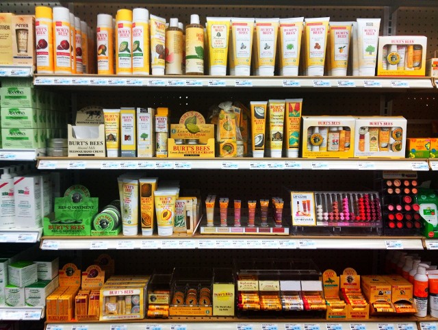Aby ocenić to potencjalne zagrożenie, naukowcy przebadali 231 produktów kosmetycznych - zobacz w których odnaleziono lekceważone dotąd toksyny