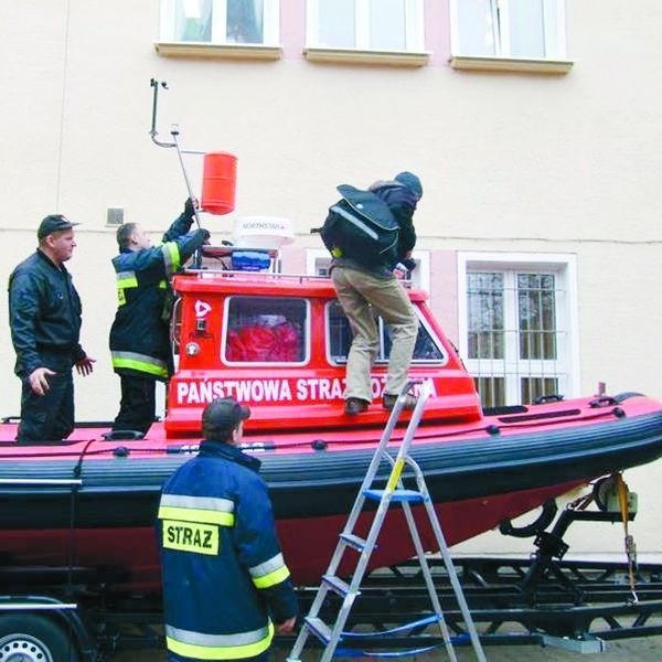 Nowoczesna łódź do ratownictwa wodnego trafiła między innymi do Komendy Powiatowej Państwowej Straży Pożarnej w Mrągowie