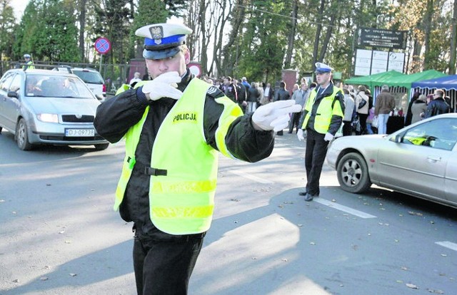 Do środy policjanci w całym kraju będą przeprowadzali wzmożone kontrole kierowców. Przez kilka dni na drogach w całym kraju, w tym także w Wielkopolsce, należy spodziewać się większej liczby patroli.