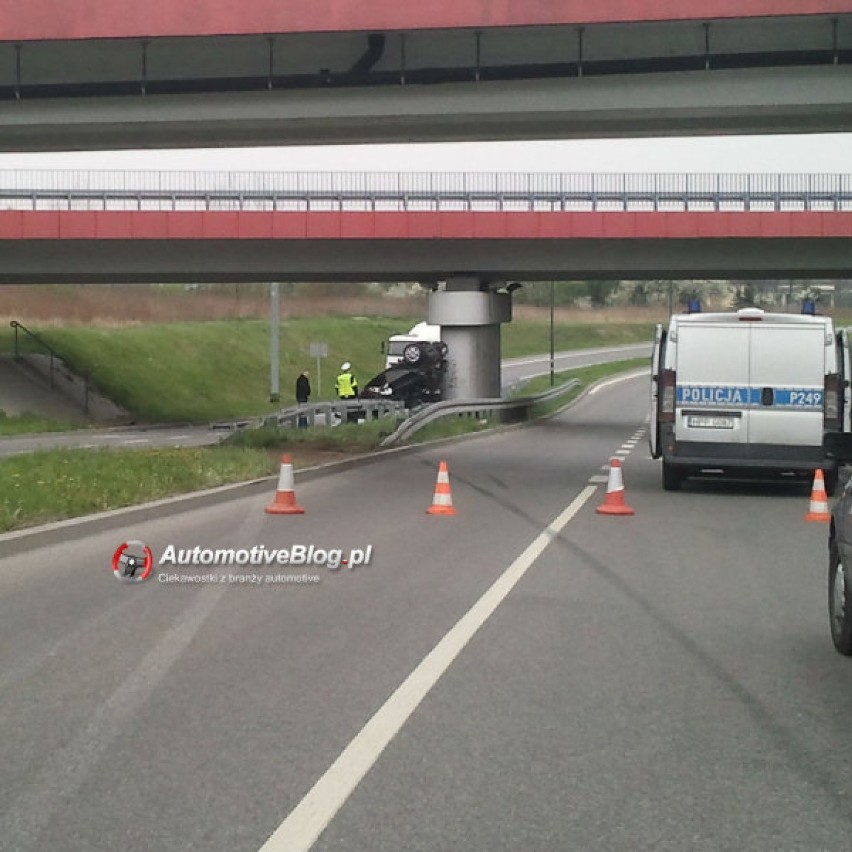 Wypadek w Gliwicach: Samochód dachował na DK 88 w Gliwicach [ZDJĘCIA]