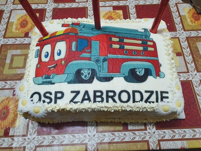 Zabrodzie. Tak witano nowy wóz strażacki OSP Zabrodzie w pow. wyszkowskim. Były nawet fajerwerki. 2.10.2020. Zdjęcia, wideo