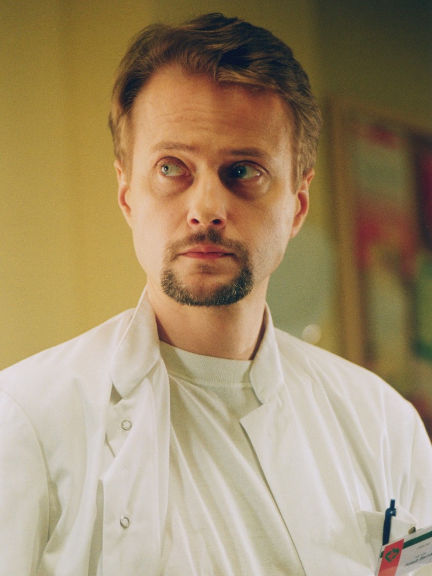 Doktor Jakub Burski to postać, którą w serialu „Na dobre i...