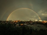 Raz słońce raz deszcz we Wrocławiu. A wieczór z piękną tęczą. Oto Wasze zdjęcia!