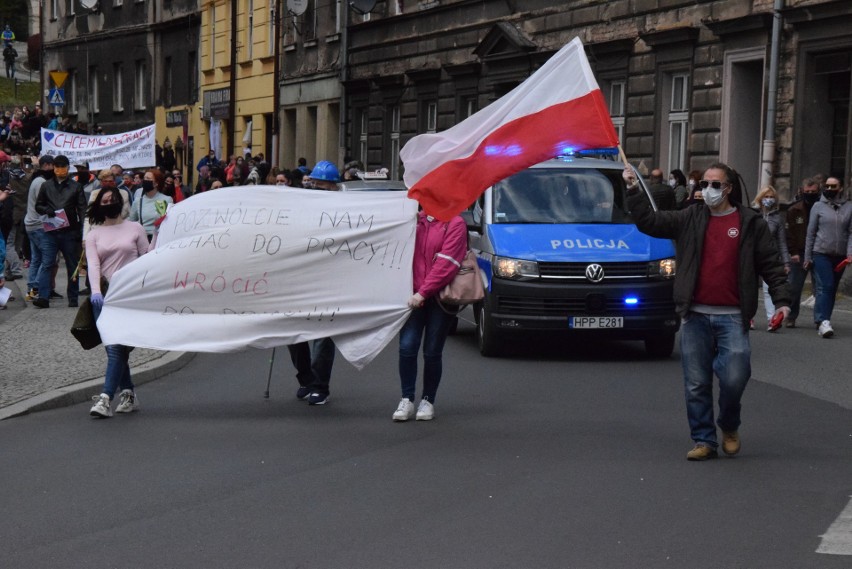 Protest w Cieszynie miał formę spaceru wzdłuż...