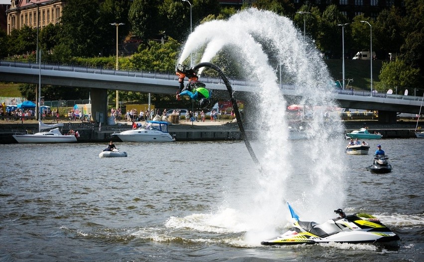 Water Show na Pyromagic 2019! Znów zobaczymy widowiskowe skoki z Trasy Zamkowej do Odry