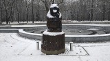 Dąbrowa Górn. W parku Zielona pojawił się wielki bóbr. To jeden z symboli miasta, a maskotka Bóbr Dąbrowiak cieszy się sympatią już od lat 