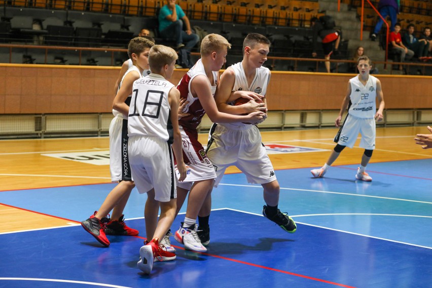 Pierwszy turniej Pogoń Basket Cup. Nasze drużyny na podium. ZDJĘCIA