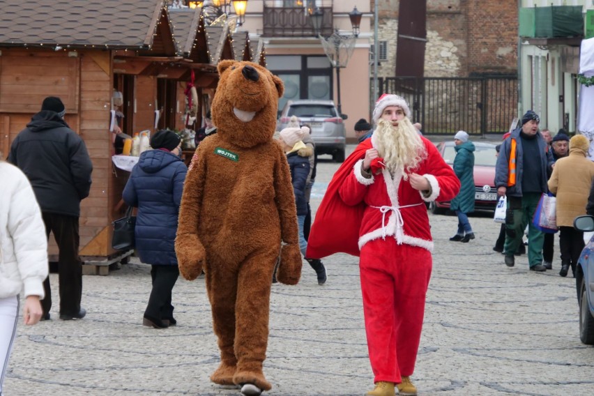W Chełmie zapachniało świętami. Ruszył jarmark bożonarodzeniowy na placu Łuczkowskiego. Zobacz zdjęcia